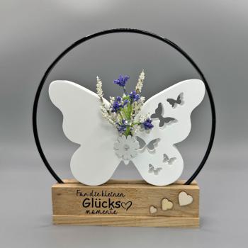Deko - Schmetterling mit schwarzem Metallring & blauen Blüten