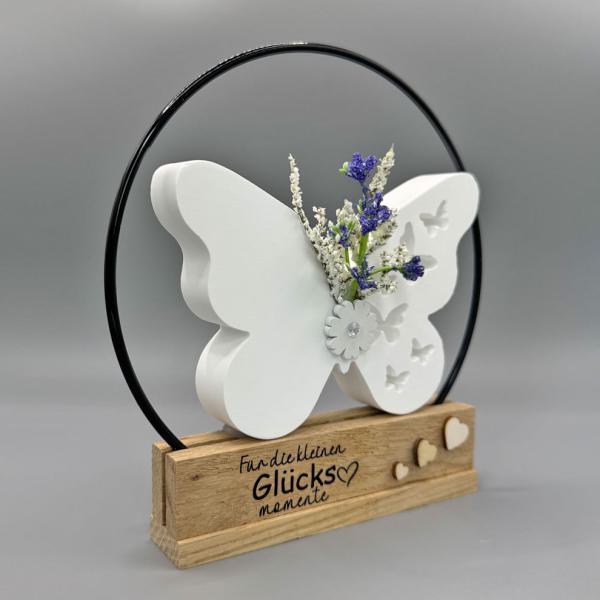 Deko - Schmetterling mit schwarzem Metallring & blauen Blüten